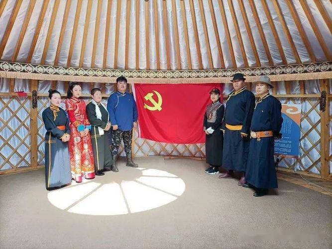 隨后,全體牧業社區工作者集中觀看《新巴爾虎右旗牧區現代化試點建設